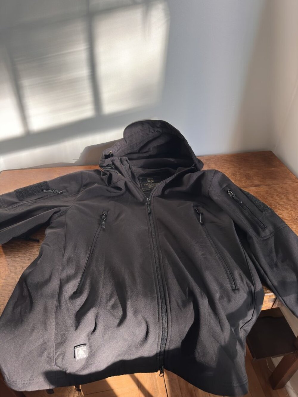 MEN'S LARGE FREE SOLDIER WATERPROOF TACTICAL JACKET IN BLACK